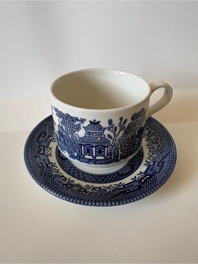 VTG Classic Blue Willow Porcelain Teacup and Saucer - Blue and White